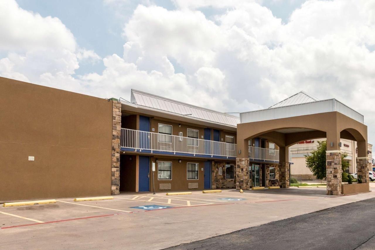 Econo Lodge Mineral Wells Exteriör bild